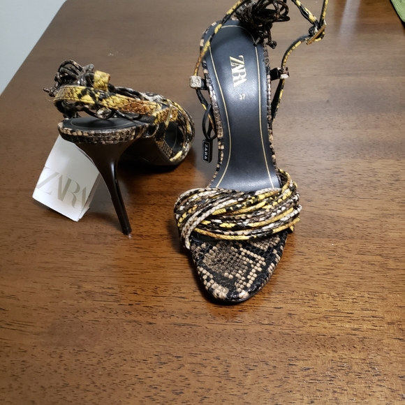 Women shoes - Picture 4 of 8